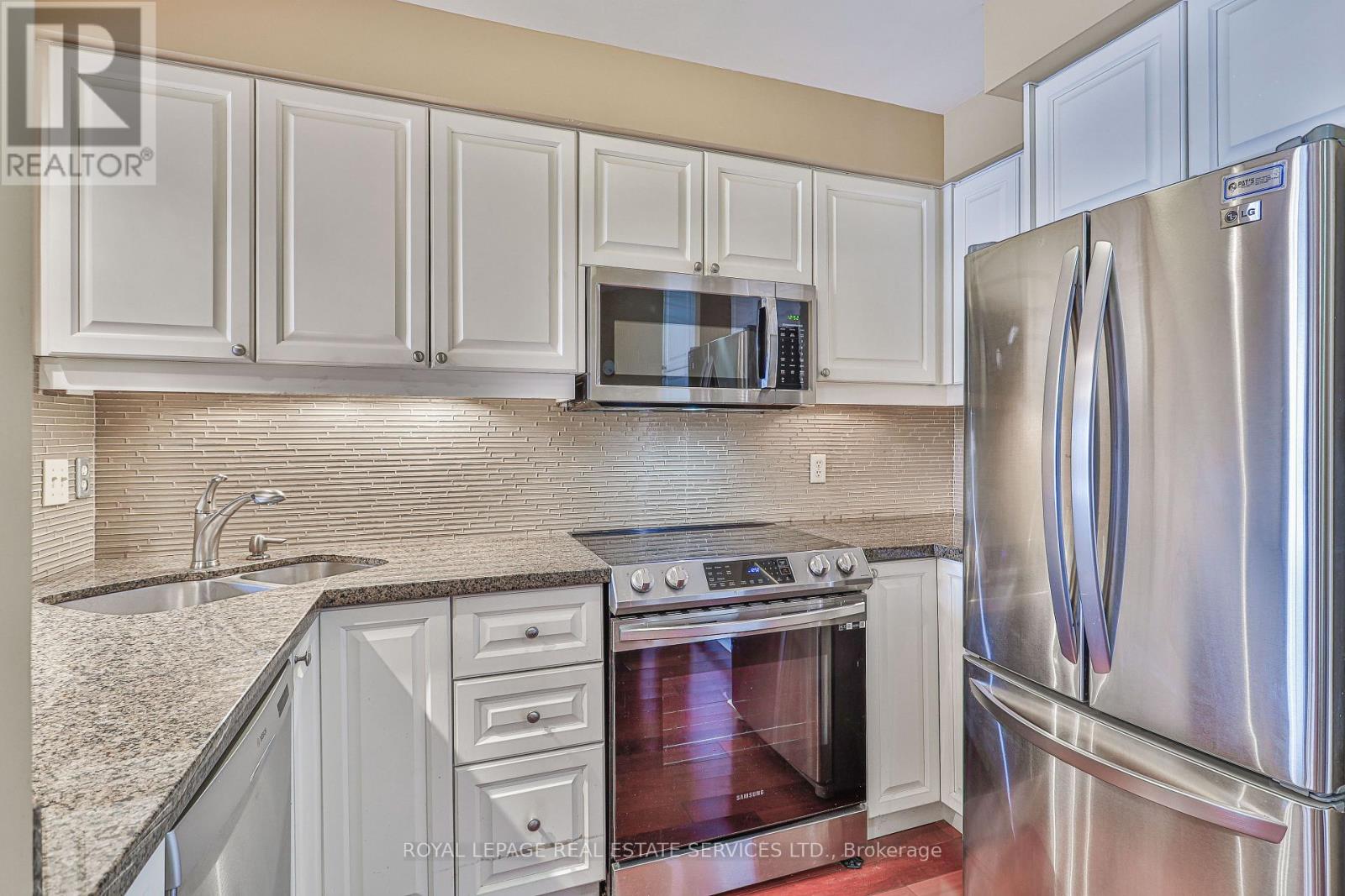 512 - 2267 Lake Shore Boulevard W, Toronto, Ontario  M8V 3X2 - Photo 9 - W12646040