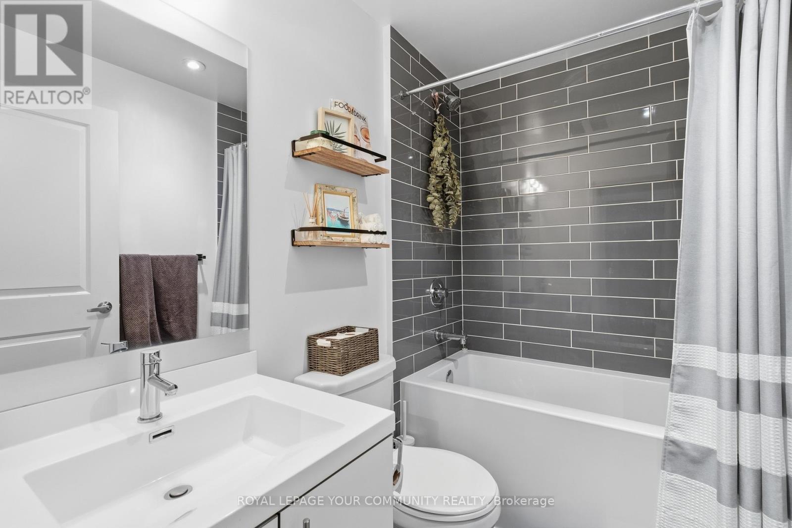 604 - 55 Speers Road, Oakville, Ontario  L6K 0H9 - Photo 18 - W12646042