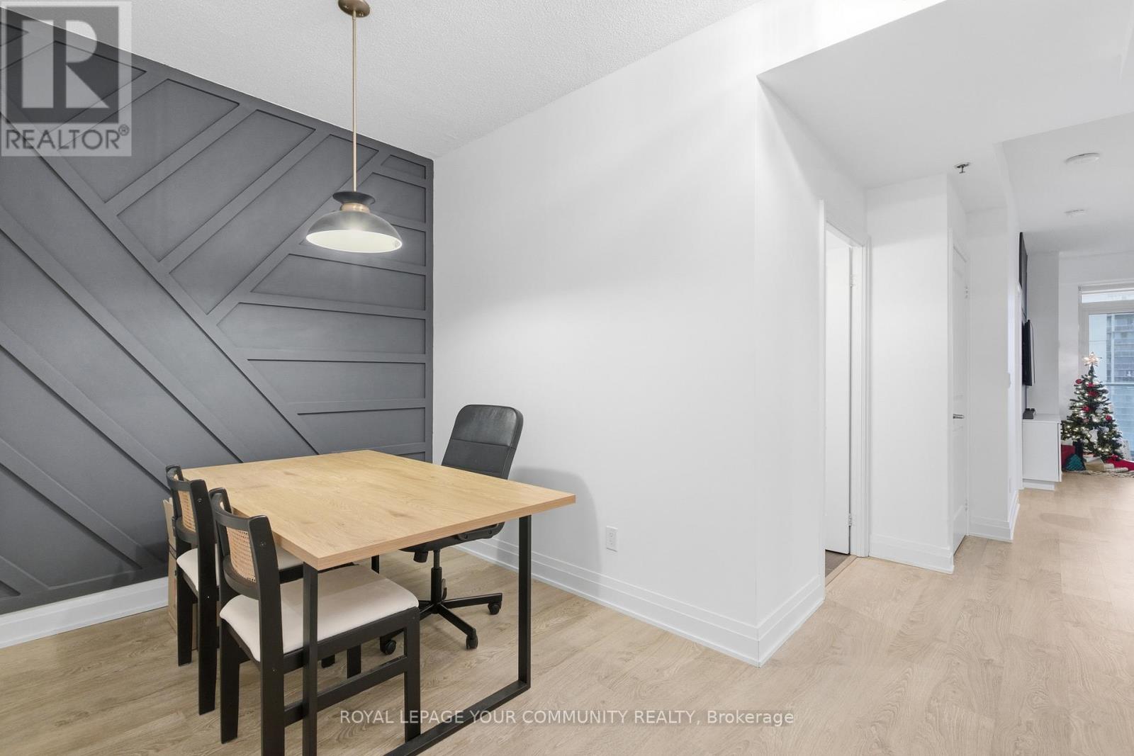 604 - 55 Speers Road, Oakville, Ontario  L6K 0H9 - Photo 3 - W12646042