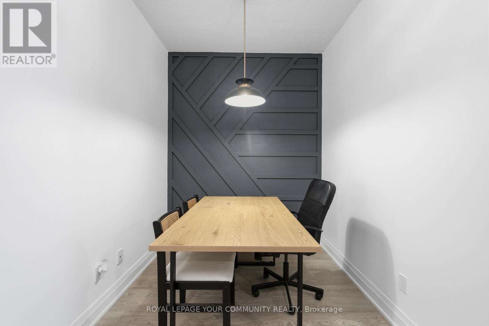 604 - 55 Speers Road, Oakville, Ontario  L6K 0H9 - Photo 4 - W12646042