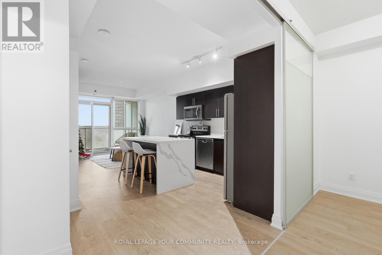 604 - 55 Speers Road, Oakville, Ontario  L6K 0H9 - Photo 5 - W12646042