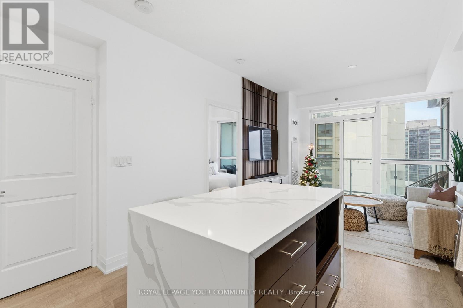 604 - 55 Speers Road, Oakville, Ontario  L6K 0H9 - Photo 7 - W12646042