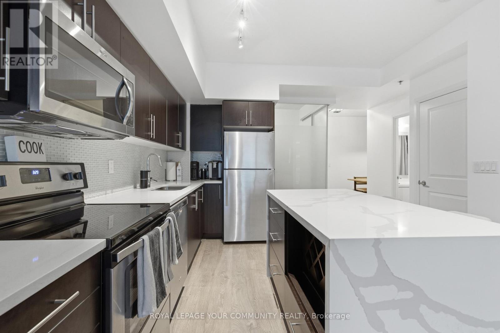 604 - 55 Speers Road, Oakville, Ontario  L6K 0H9 - Photo 8 - W12646042