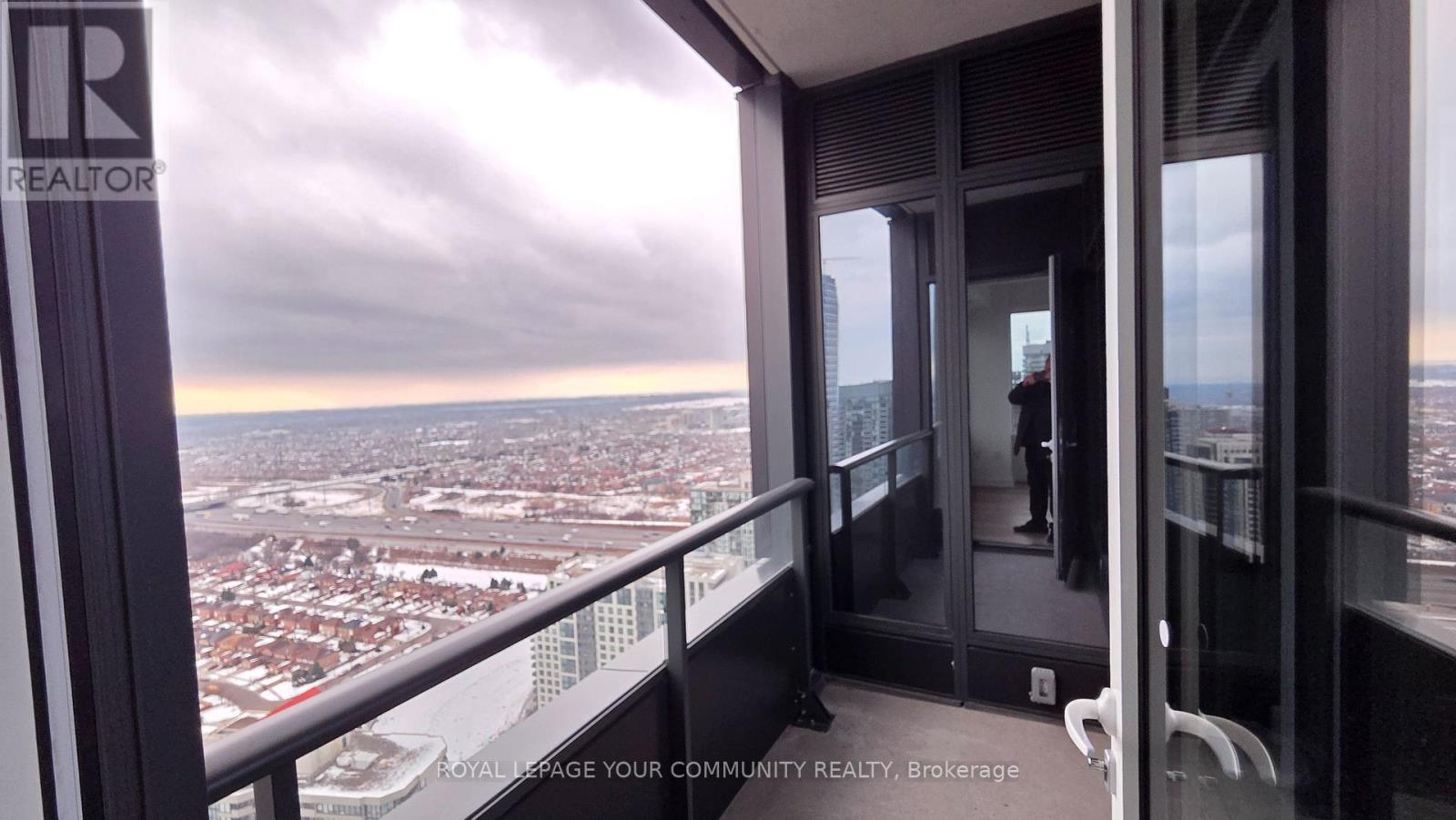 3808 - 395 Square One Drive, Mississauga, Ontario  L5B 0P6 - Photo 15 - W12646088