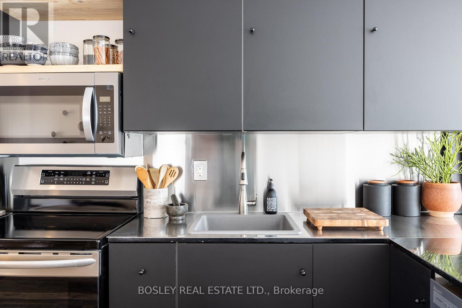 1007 Weston Road, Toronto, Ontario  M6N 3R9 - Photo 11 - W12646090