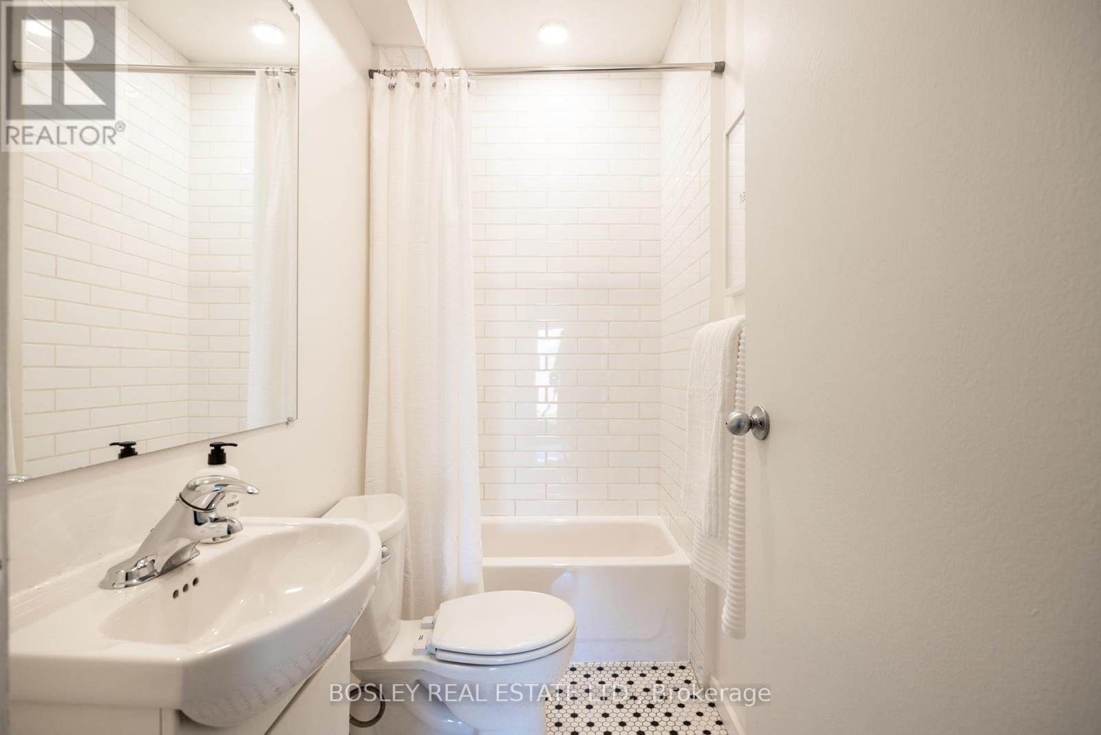 1007 Weston Road, Toronto, Ontario  M6N 3R9 - Photo 22 - W12646090