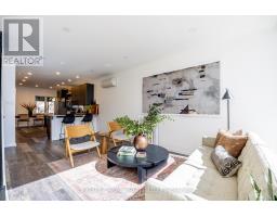 1007 WESTON ROAD, Toronto, Ontario