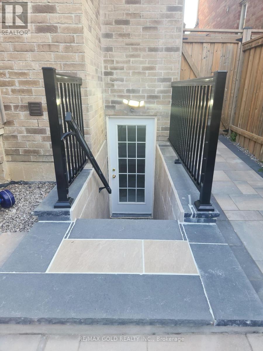 Basement - 5349 Tenth Line W, Mississauga, Ontario  L5M 7C2 - Photo 2 - W12646102