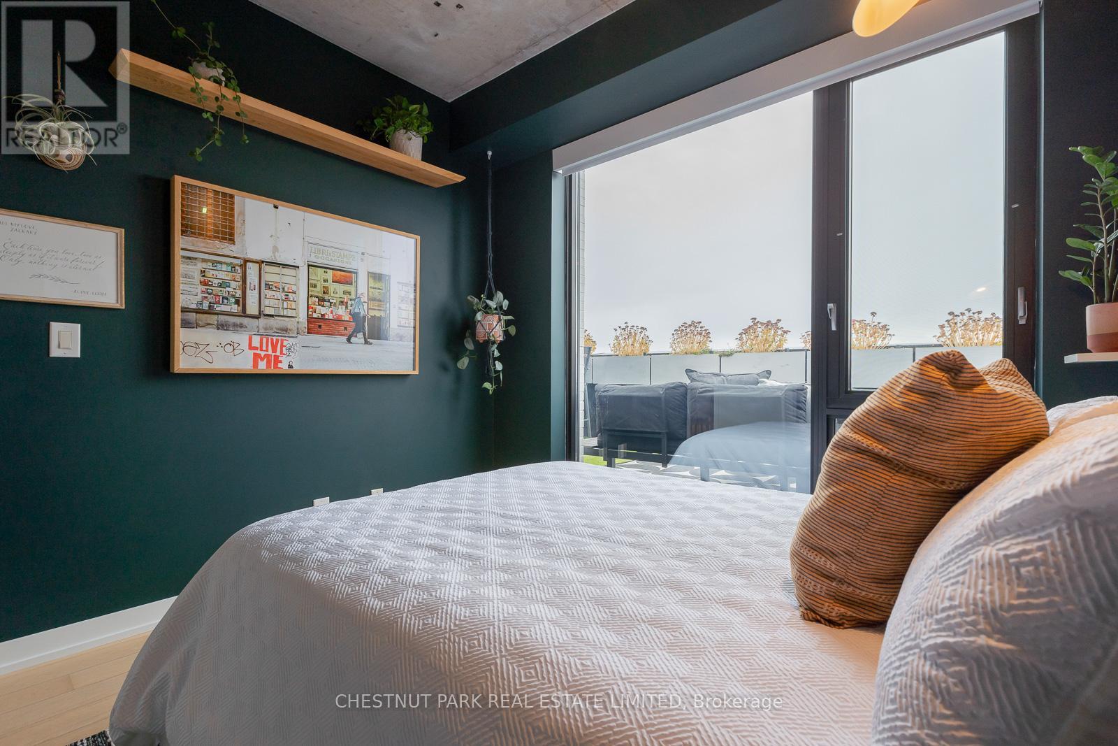 604 - 530 Indian Grove, Toronto, Ontario  M6P 2J2 - Photo 17 - W12646122