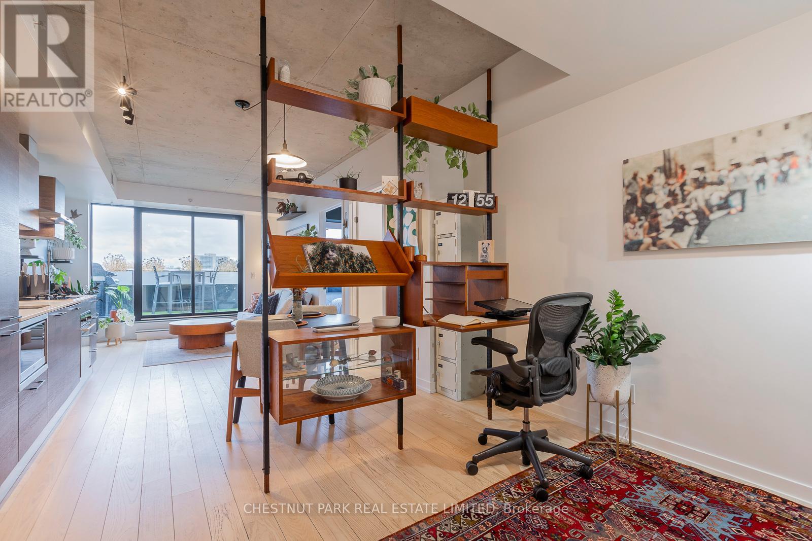 604 - 530 Indian Grove, Toronto, Ontario  M6P 2J2 - Photo 5 - W12646122