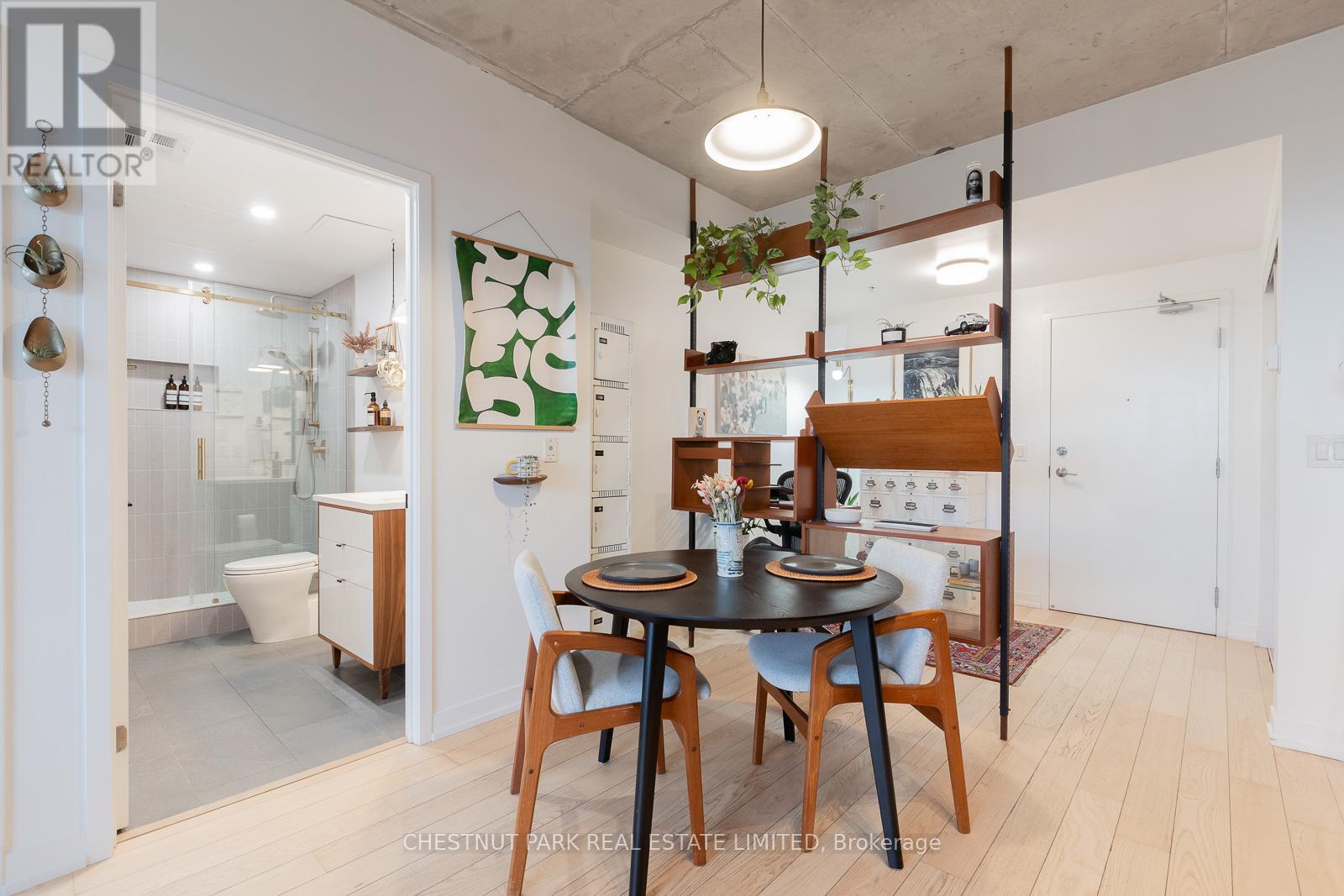 604 - 530 Indian Grove, Toronto, Ontario  M6P 2J2 - Photo 8 - W12646122