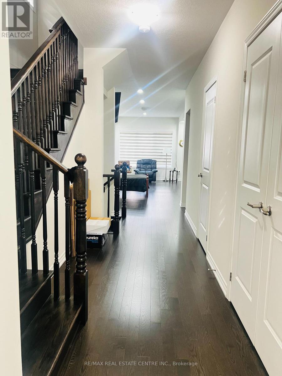 13 Maynada Road, Brampton, Ontario  L7A 4X6 - Photo 6 - W12646126