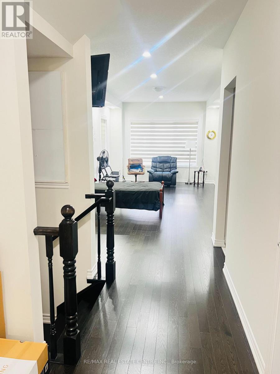 13 Maynada Road, Brampton, Ontario  L7A 4X6 - Photo 7 - W12646126