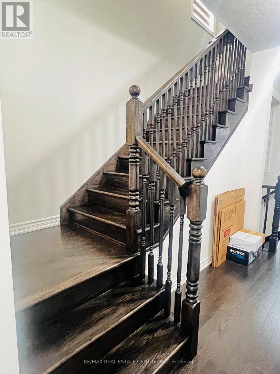 13 Maynada Road, Brampton, Ontario  L7A 4X6 - Photo 8 - W12646126