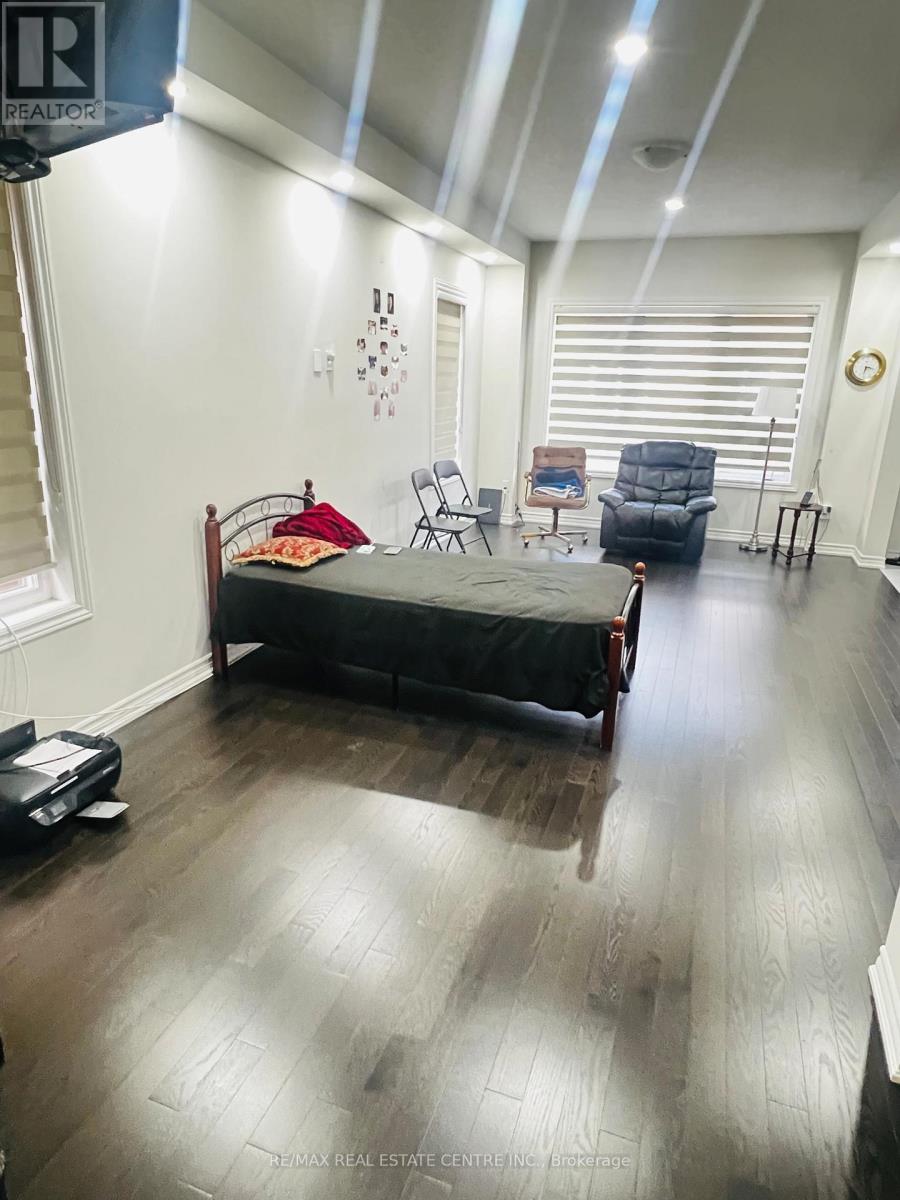 13 Maynada Road, Brampton, Ontario  L7A 4X6 - Photo 9 - W12646126