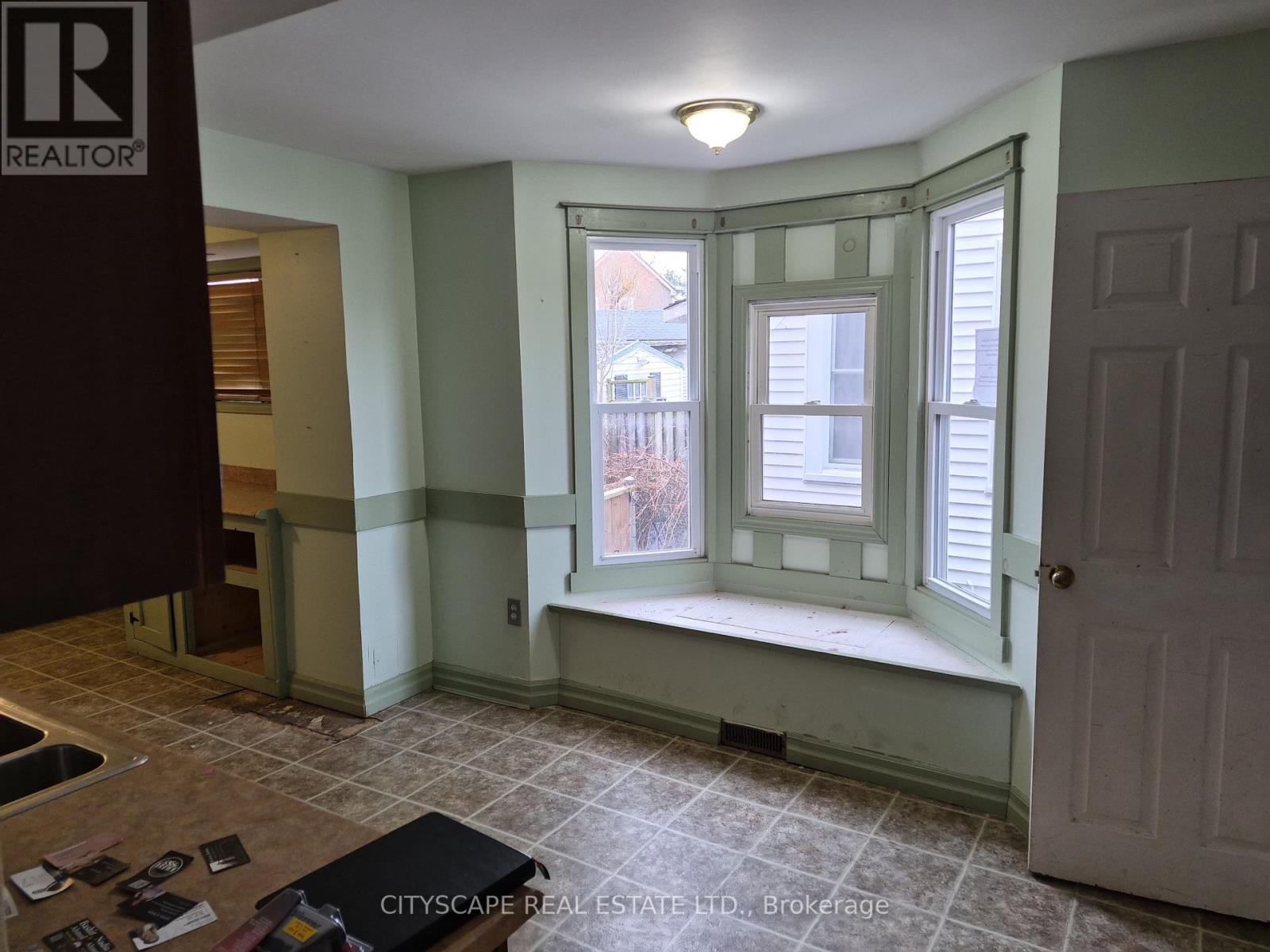 28 Margery Road, Welland, Ontario  L3B 2P6 - Photo 10 - X12646056