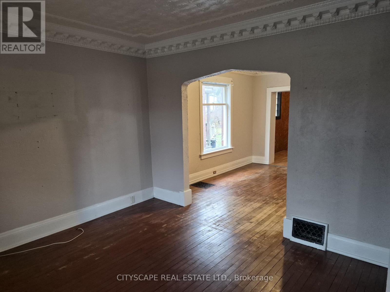 28 Margery Road, Welland, Ontario  L3B 2P6 - Photo 12 - X12646056