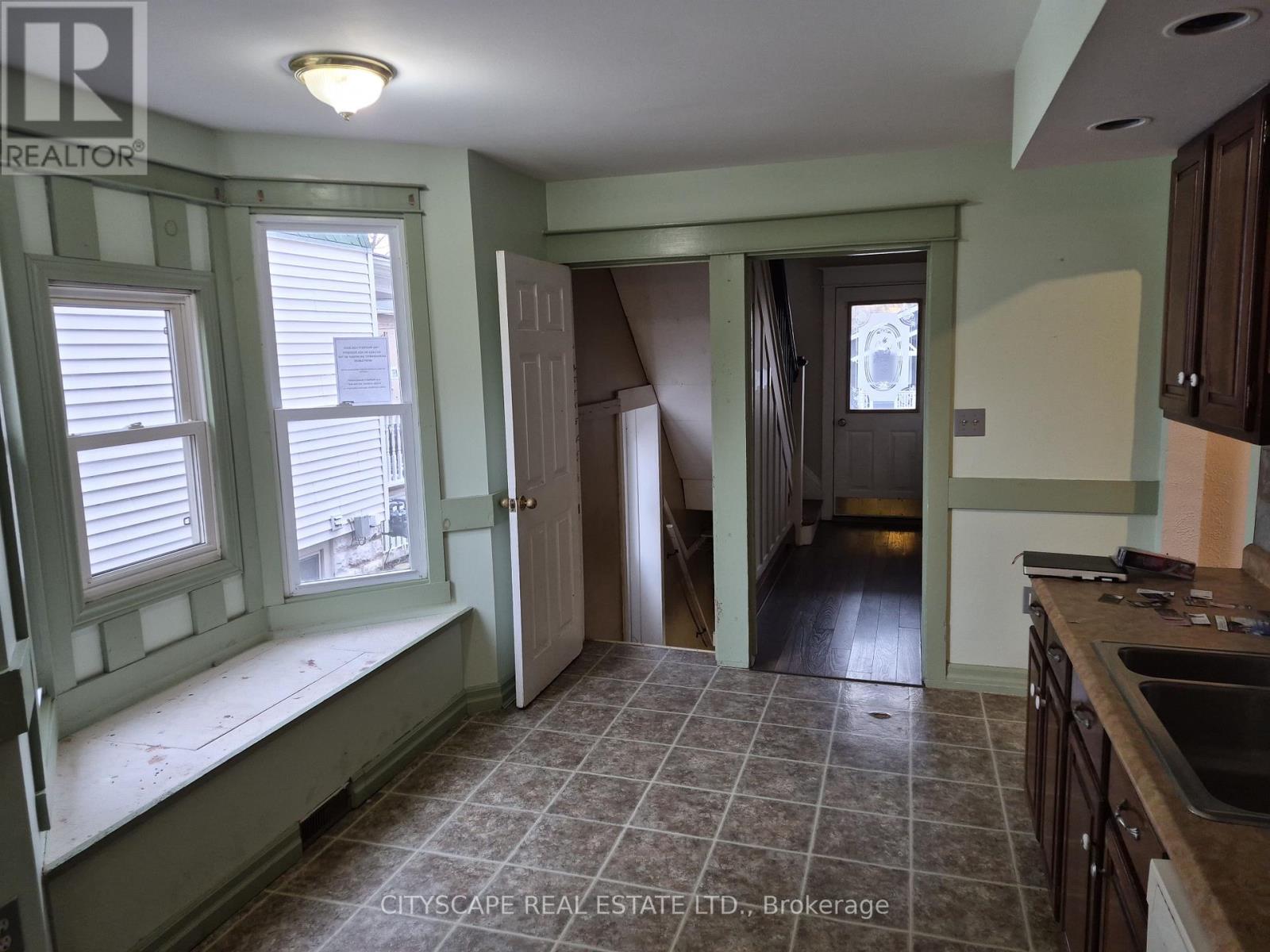 28 Margery Road, Welland, Ontario  L3B 2P6 - Photo 9 - X12646056