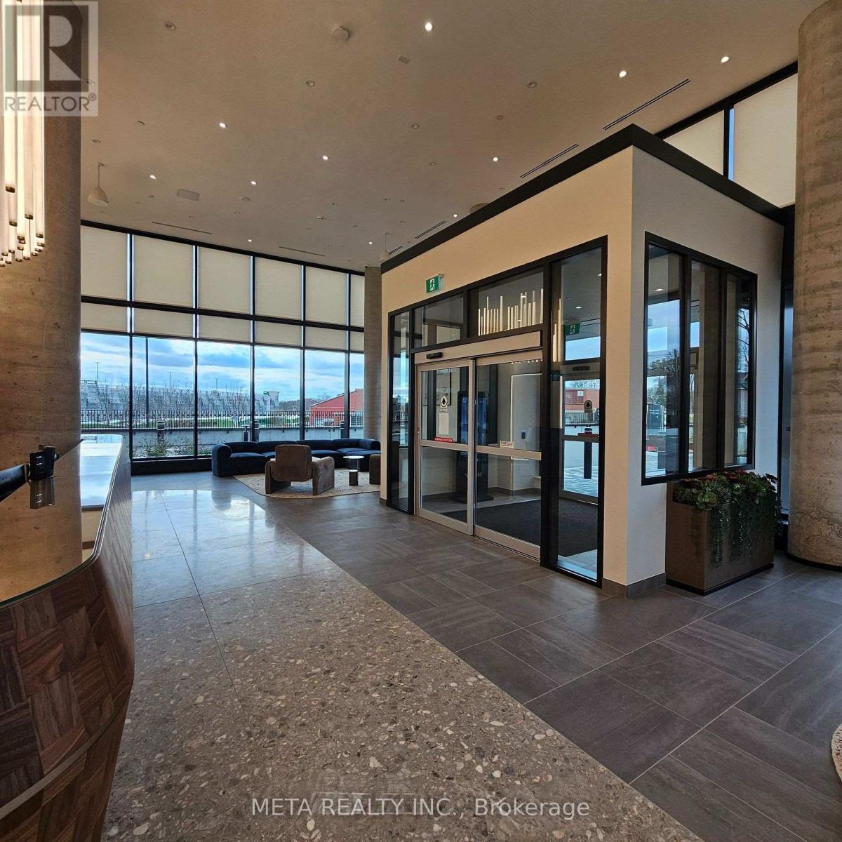 407 - 25 Wellington Street S, Kitchener, Ontario  N2G 0G5 - Photo 2 - X12646062