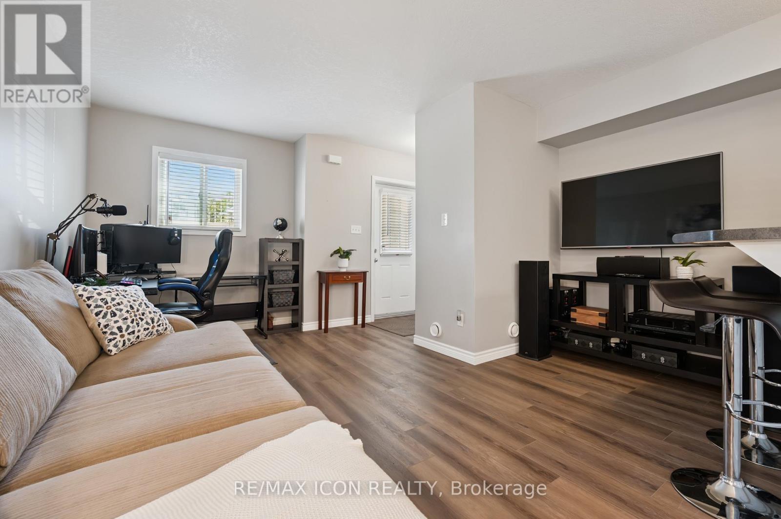 9d - 50 Howe Drive, Kitchener, Ontario  N2E 0A3 - Photo 7 - X12646100