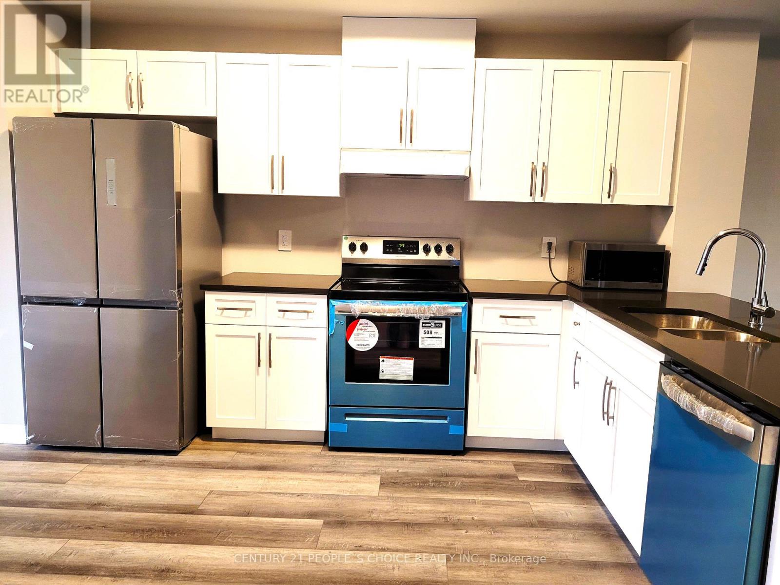 37 - 720 Grey Street, Brantford, Ontario  N3S 0K2 - Photo 2 - X12646120