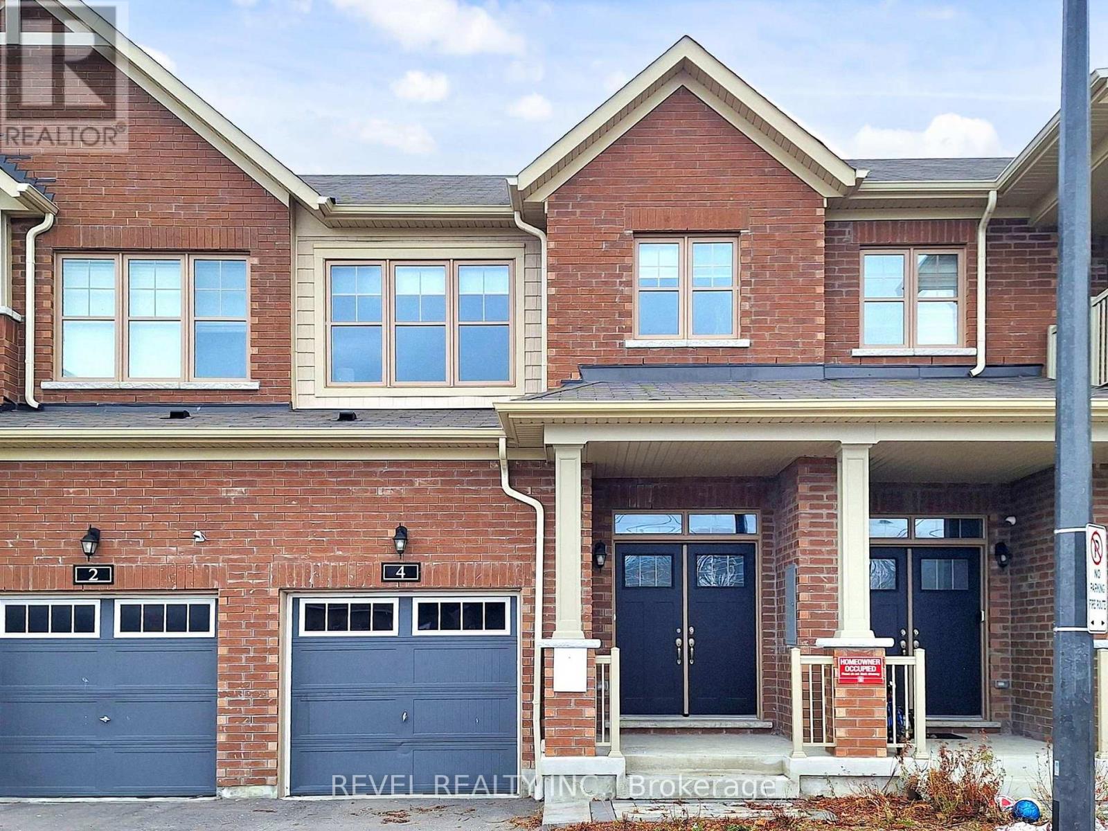 4 PARADISE WAY, Whitby, Ontario