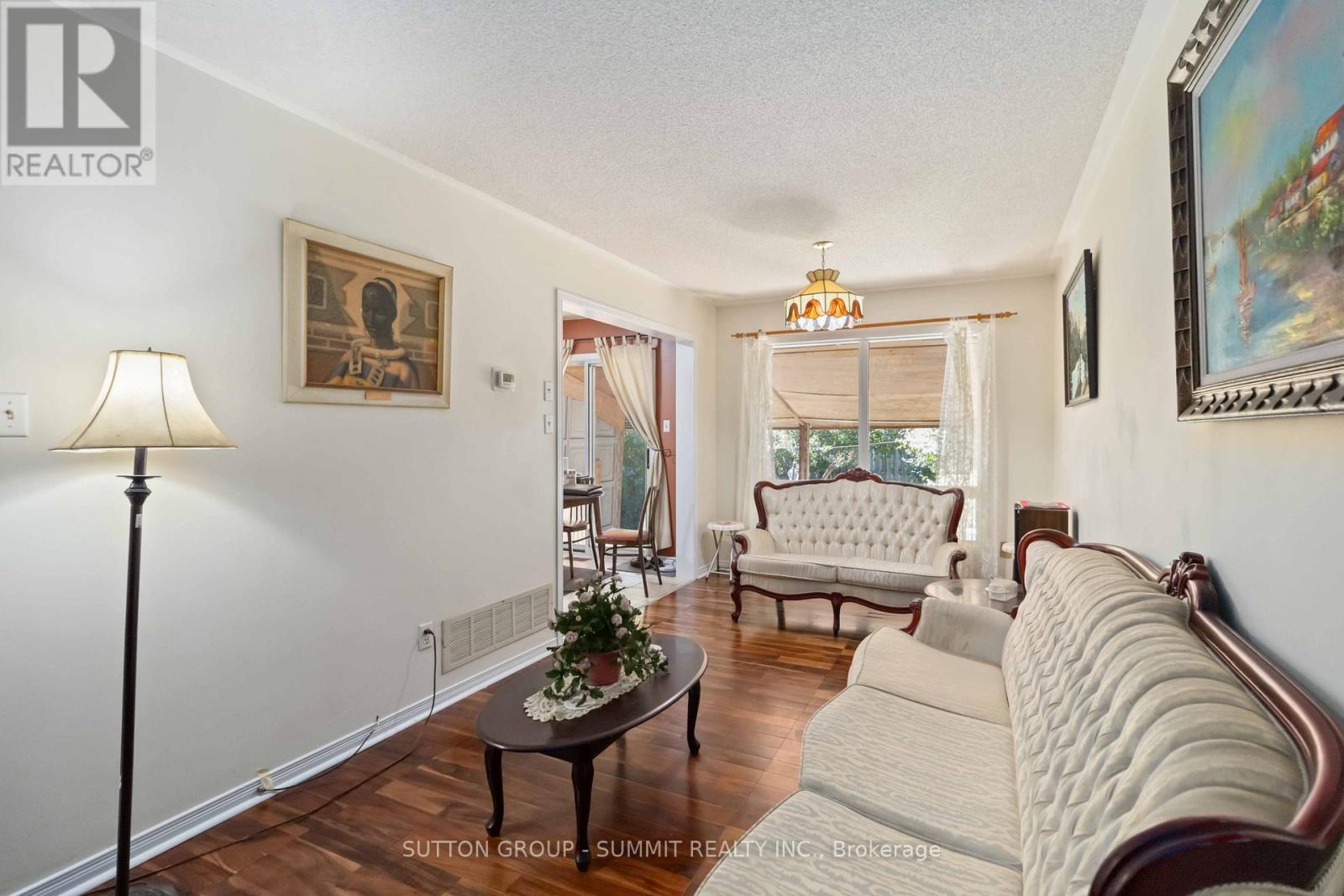 5607 Palmerston Crescent, Mississauga, Ontario  L5M 5Y6 - Photo 3 - W12470727