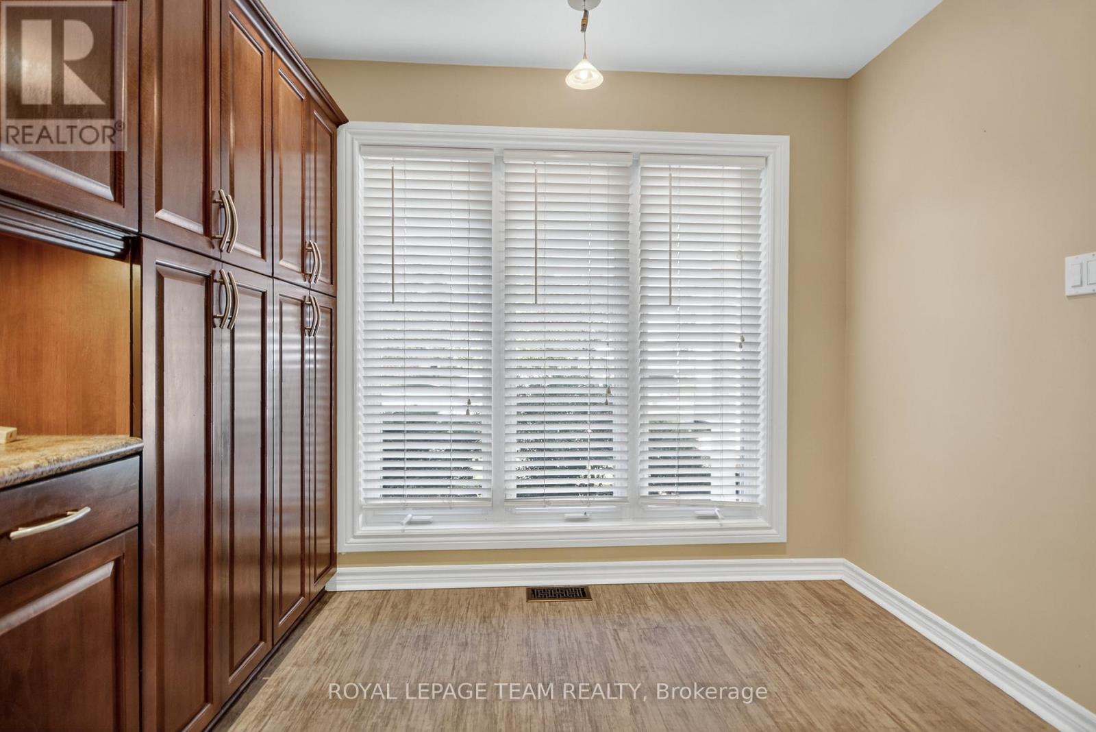 22 Vesta Street, Ottawa, Ontario  K2J 3Y9 - Photo 9 - X12646178