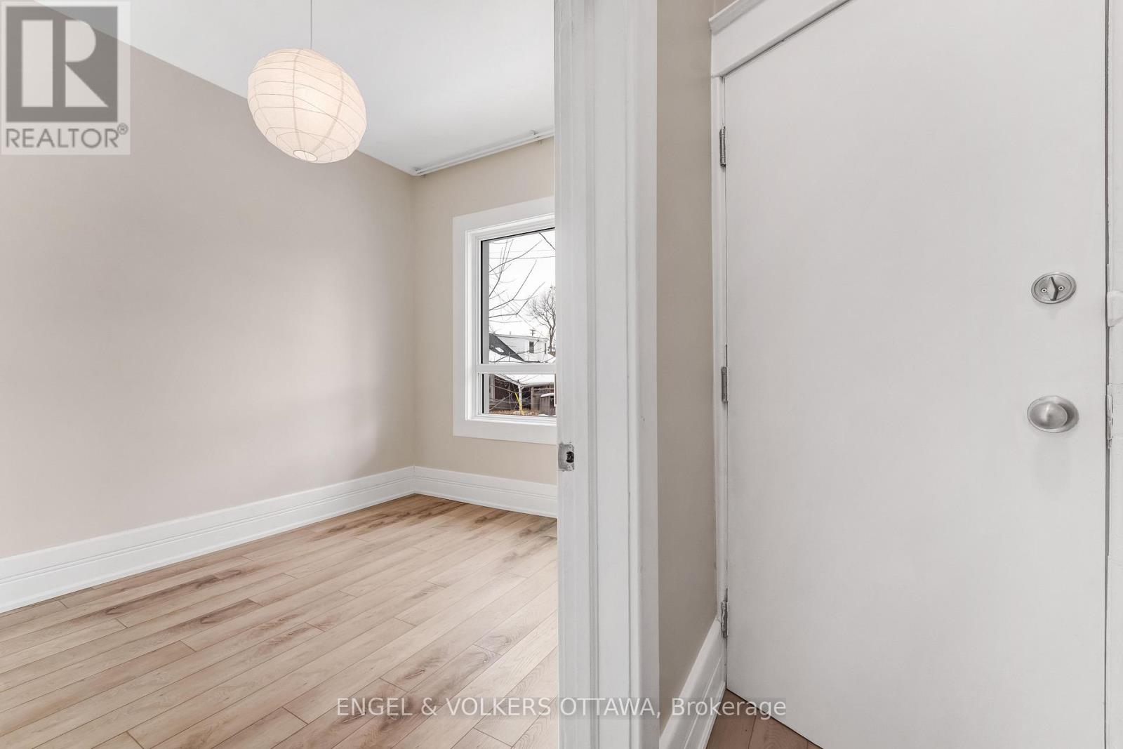 2 - 170 Ivy Crescent, Ottawa, Ontario  K1M 1X6 - Photo 3 - X12646194