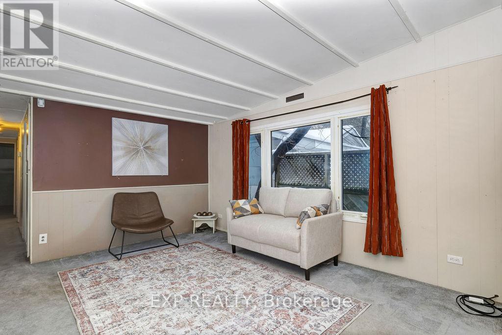 9 Dell Avenue, Ottawa, Ontario  K2H 7R4 - Photo 4 - X12646198