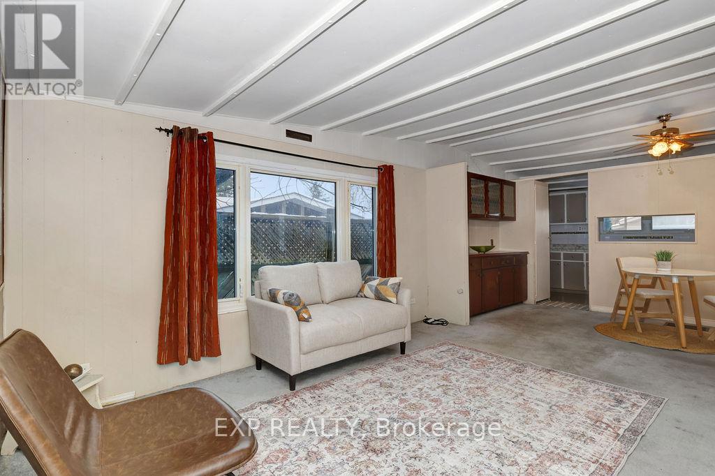 9 Dell Avenue, Ottawa, Ontario  K2H 7R4 - Photo 5 - X12646198