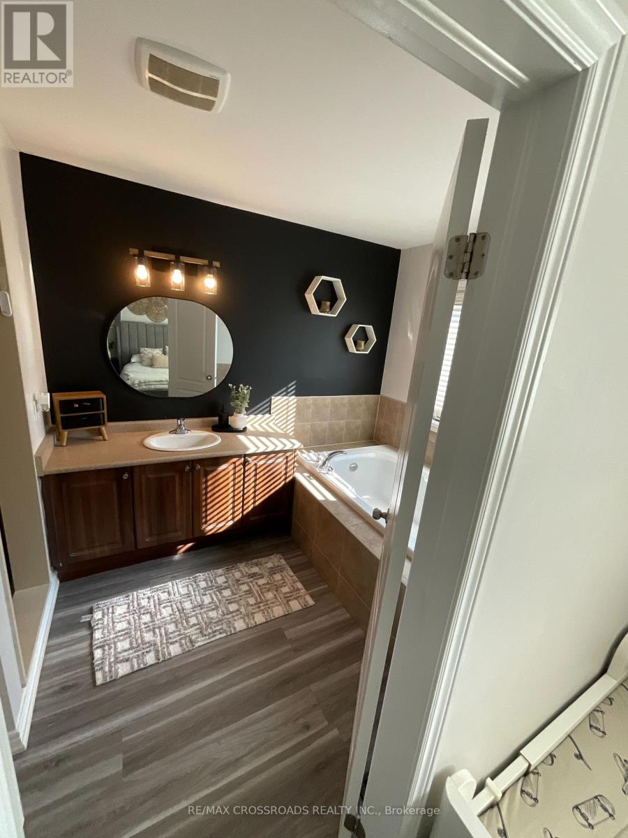 855 Miltonbrook Crescent, Milton, Ontario  L9T 7P5 - Photo 16 - W12645946