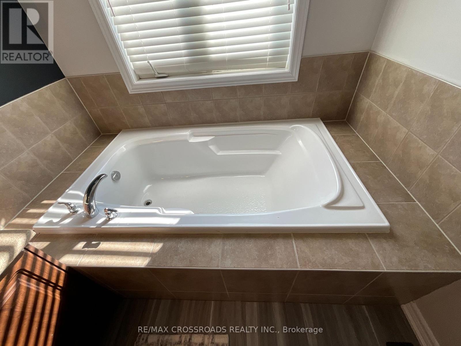 855 Miltonbrook Crescent, Milton, Ontario  L9T 7P5 - Photo 17 - W12645946