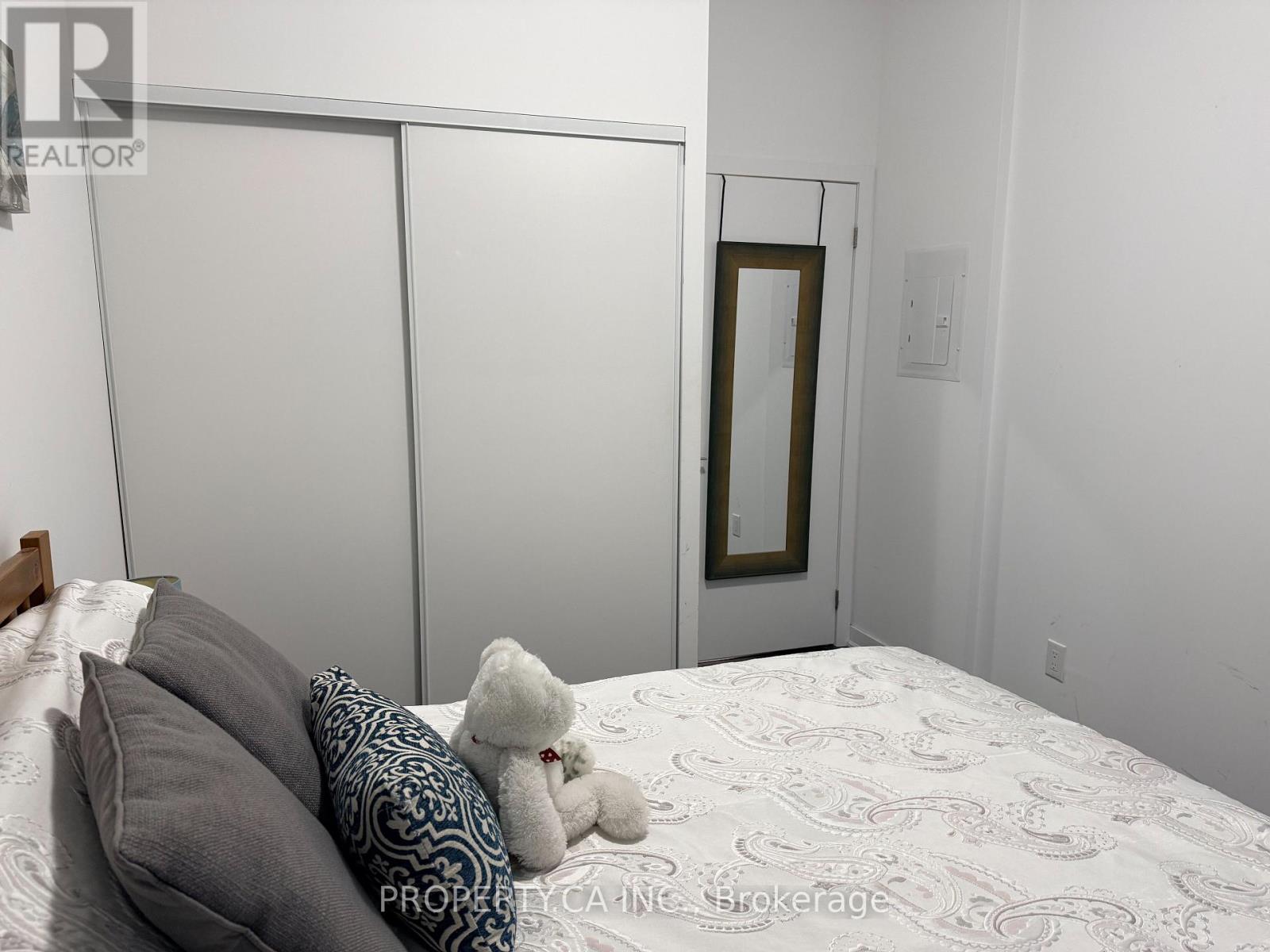 109 - 85 Duke Street W, Kitchener, Ontario  N2H 0B7 - Photo 8 - X12406023