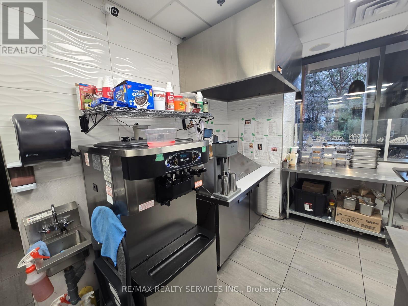 55 St Clair Avenue, Toronto (Yonge-St. Clair), Ontario  M4V 2Y7 - Photo 10 - C12646172