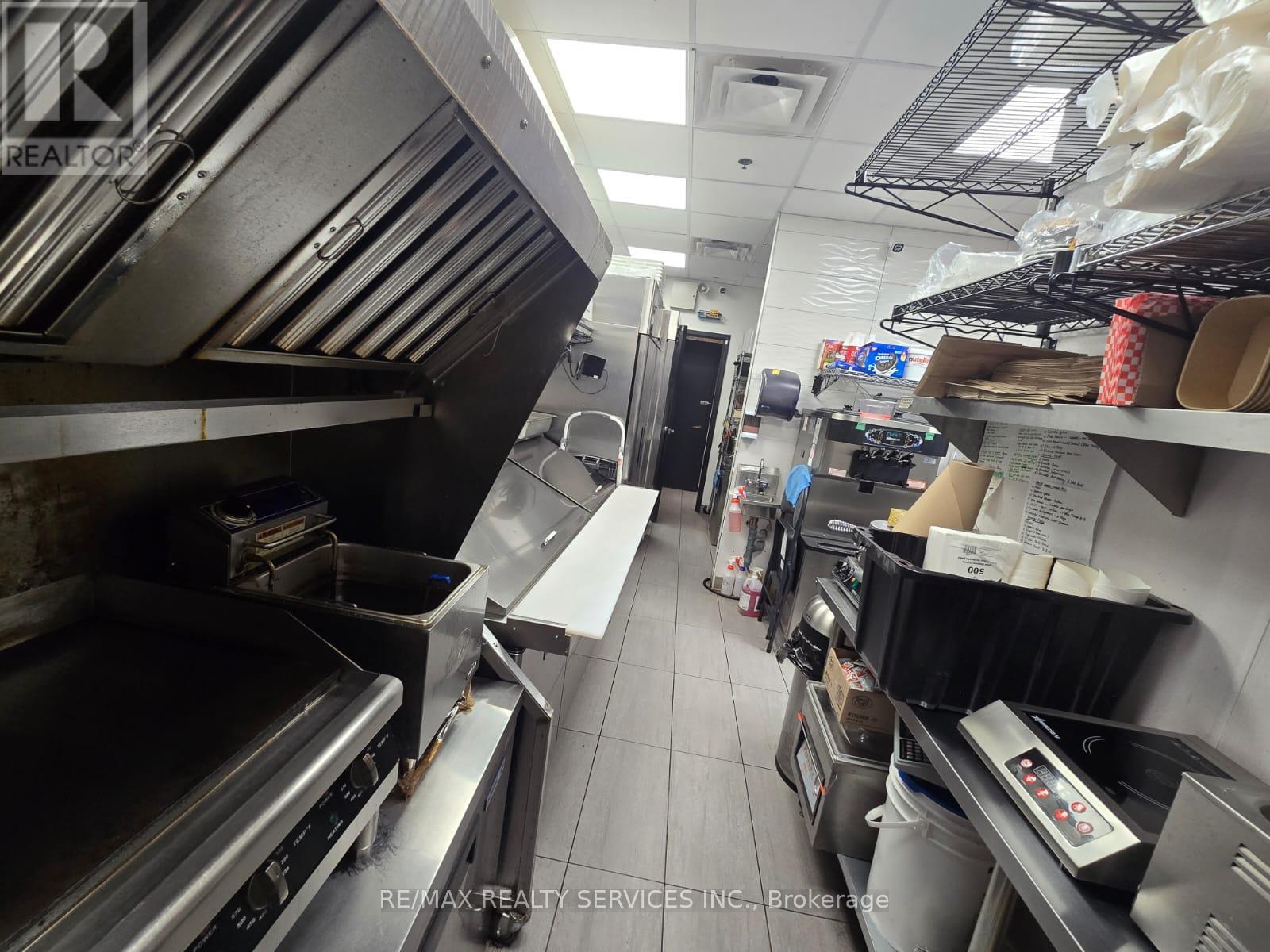 55 St Clair Avenue, Toronto (Yonge-St. Clair), Ontario  M4V 2Y7 - Photo 6 - C12646172