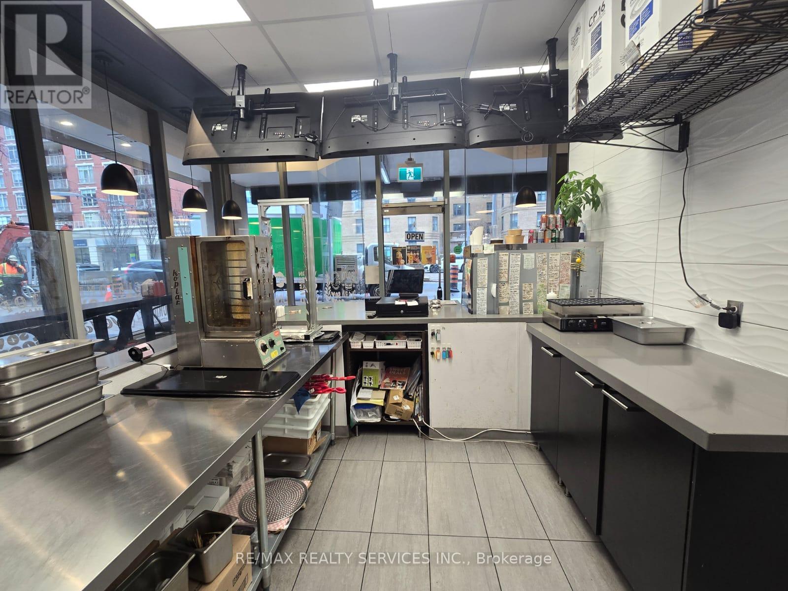 55 St Clair Avenue, Toronto (Yonge-St. Clair), Ontario  M4V 2Y7 - Photo 7 - C12646172