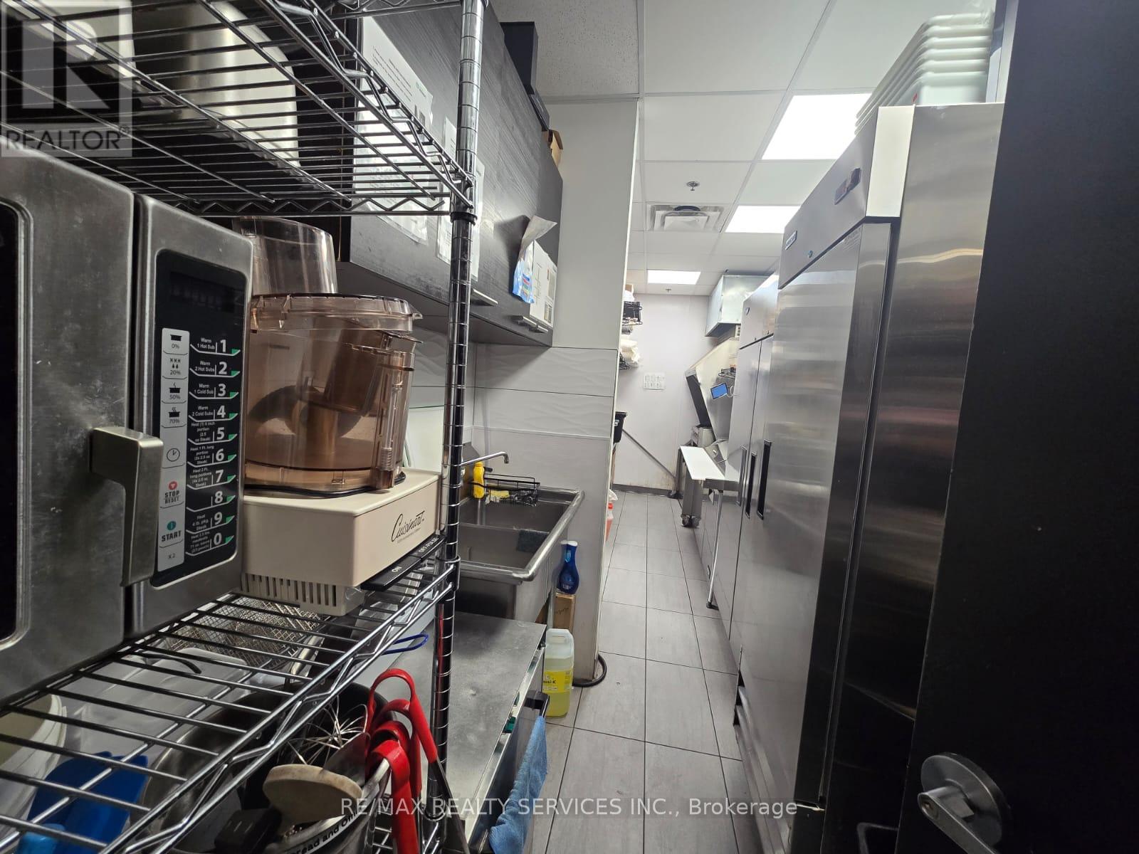 55 St Clair Avenue, Toronto (Yonge-St. Clair), Ontario  M4V 2Y7 - Photo 8 - C12646172