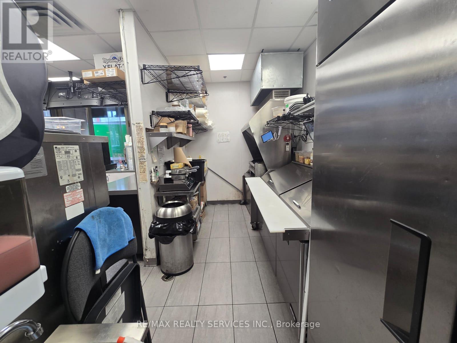 55 St Clair Avenue, Toronto (Yonge-St. Clair), Ontario  M4V 2Y7 - Photo 9 - C12646172