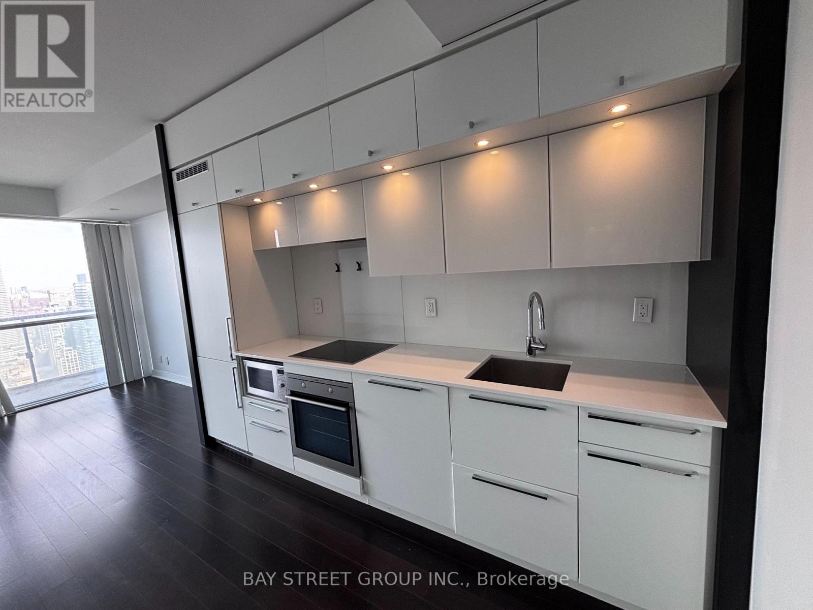 4605 - 15 Grenville Street, Toronto (Bay Street Corridor), Ontario  M4Y 0B9 - Photo 2 - C12646176