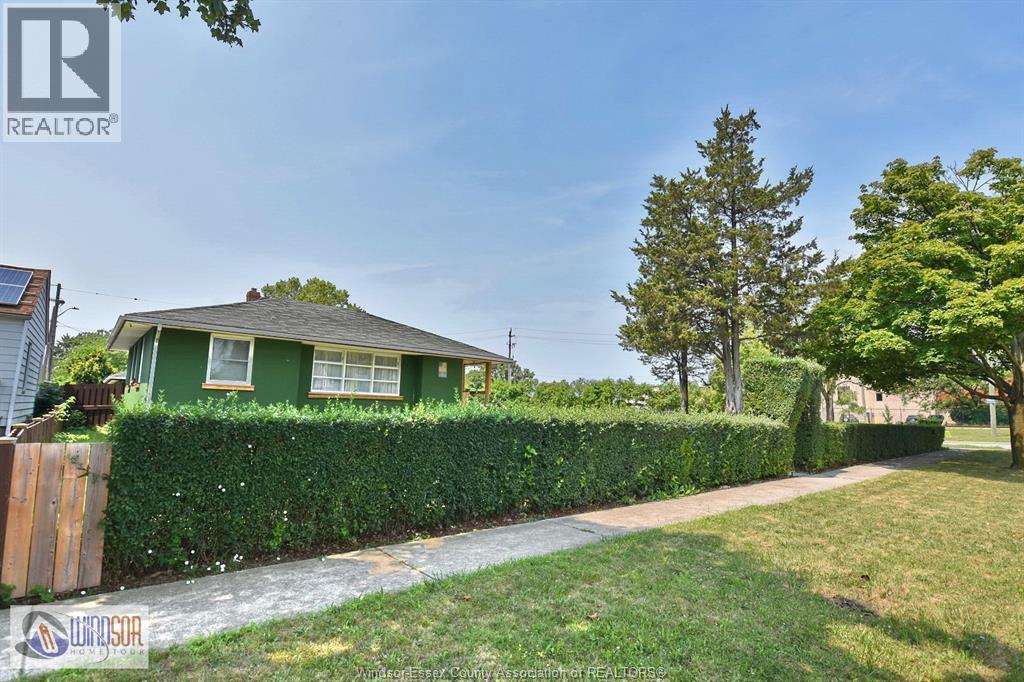 2181 Parent, Windsor, Ontario  N8W 2E2 - Photo 2 - 25031946