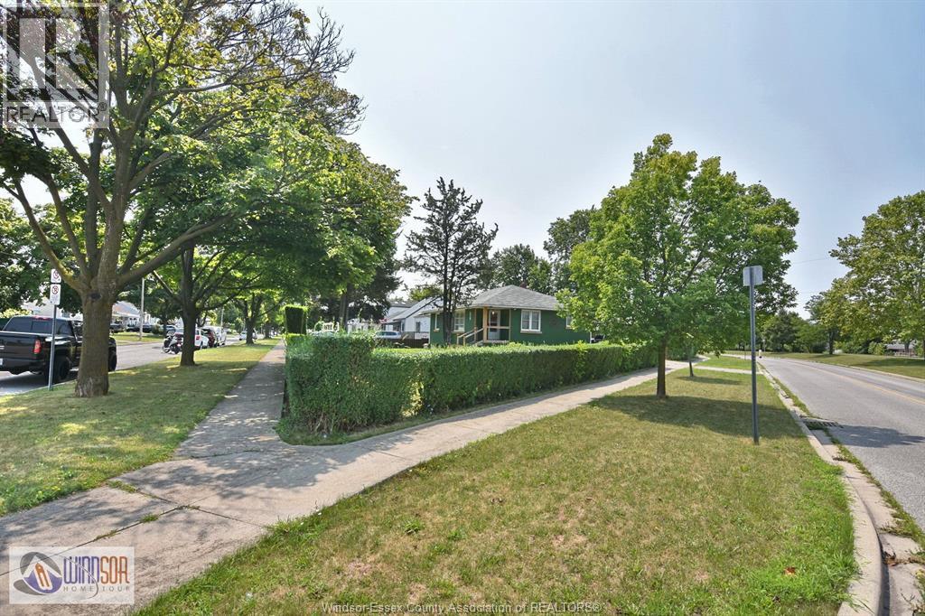 2181 Parent, Windsor, Ontario  N8W 2E2 - Photo 3 - 25031946