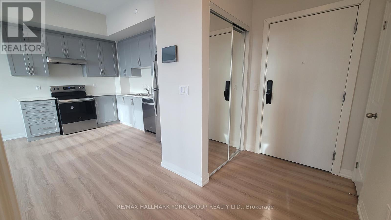 Ph04 (#604) - 13042 Yonge Street, Richmond Hill, Ontario  L4E 1N6 - Photo 5 - N12646162