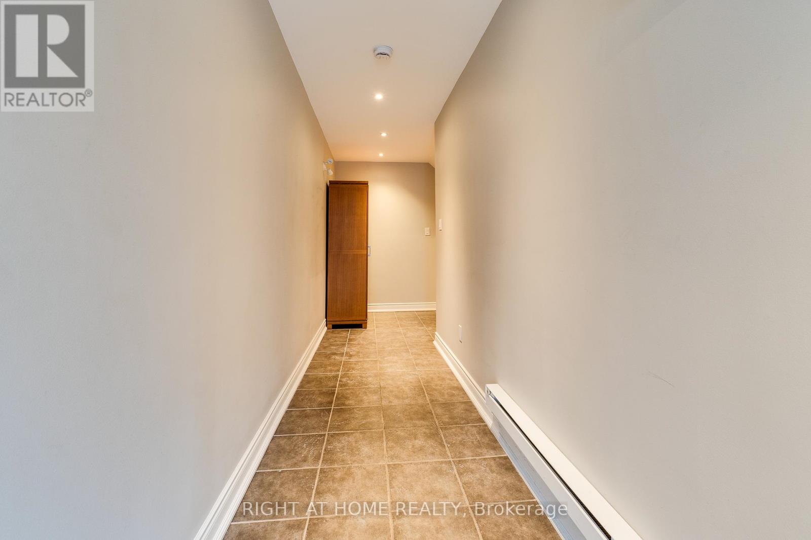 6 - 99 Brant Street, Oakville, Ontario  L6K 2Z5 - Photo 4 - W12646138