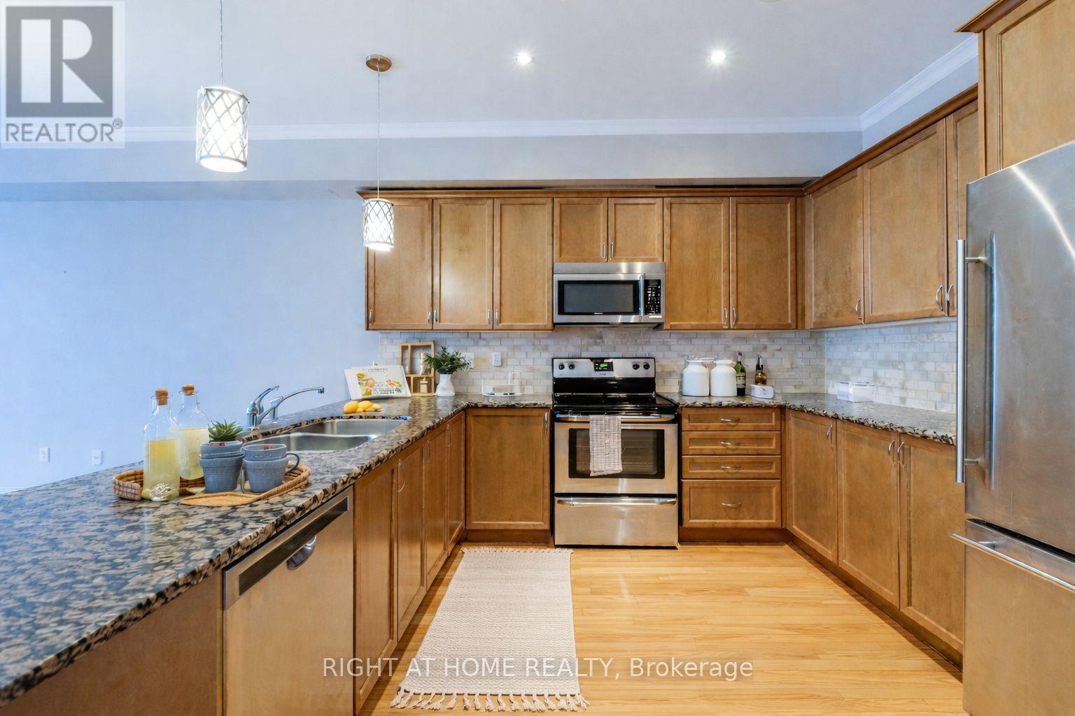 6 - 99 Brant Street, Oakville, Ontario  L6K 2Z5 - Photo 7 - W12646138