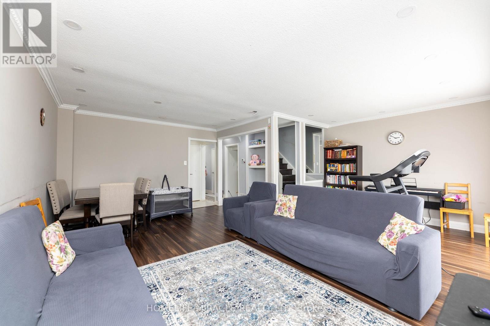 20 - 366 Driftwood Avenue, Toronto, Ontario  M3N 2P5 - Photo 6 - W12646206