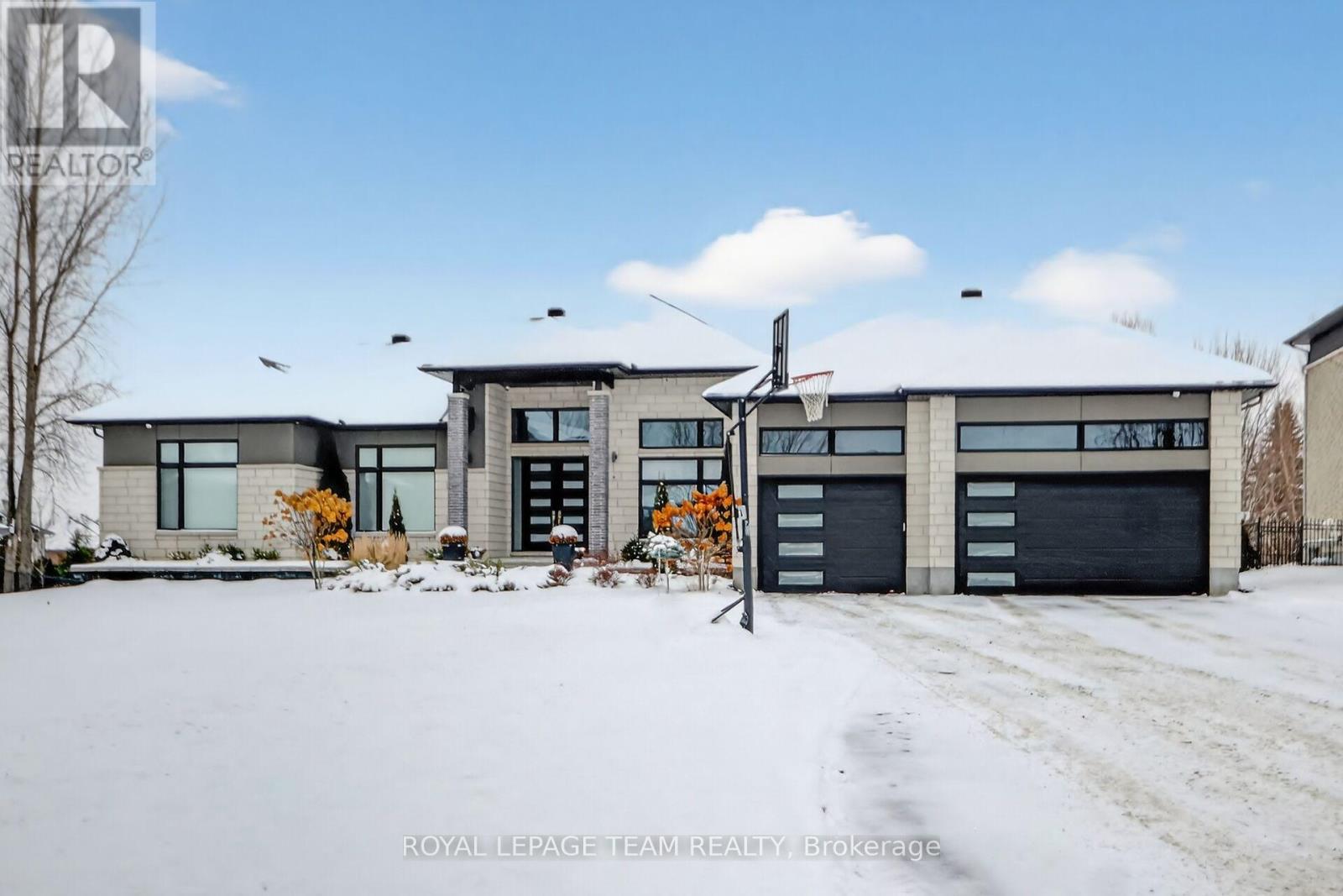 Ottawa House for sale:  5 bedroom 3,500 sq.ft. (Listed 2025-10-03)