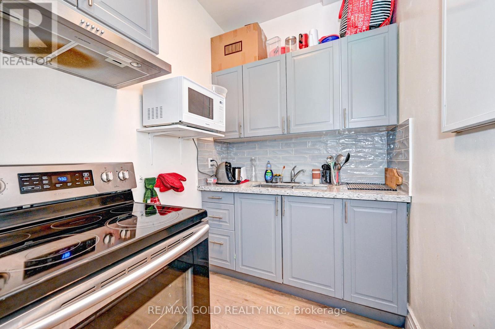 15 Ainslie Street N, Cambridge, Ontario  N1R 3J3 - Photo 38 - X12646154