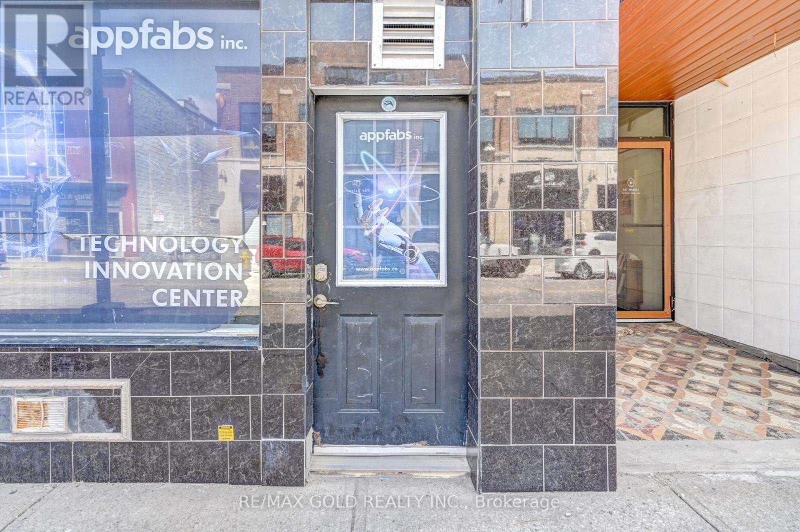 15 Ainslie Street N, Cambridge, Ontario  N1R 3J3 - Photo 4 - X12646154