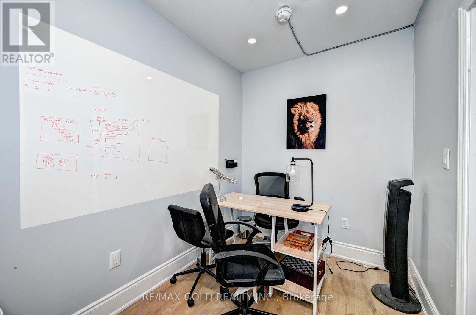 15 Ainslie Street N, Cambridge, Ontario  N1R 3J3 - Photo 8 - X12646154